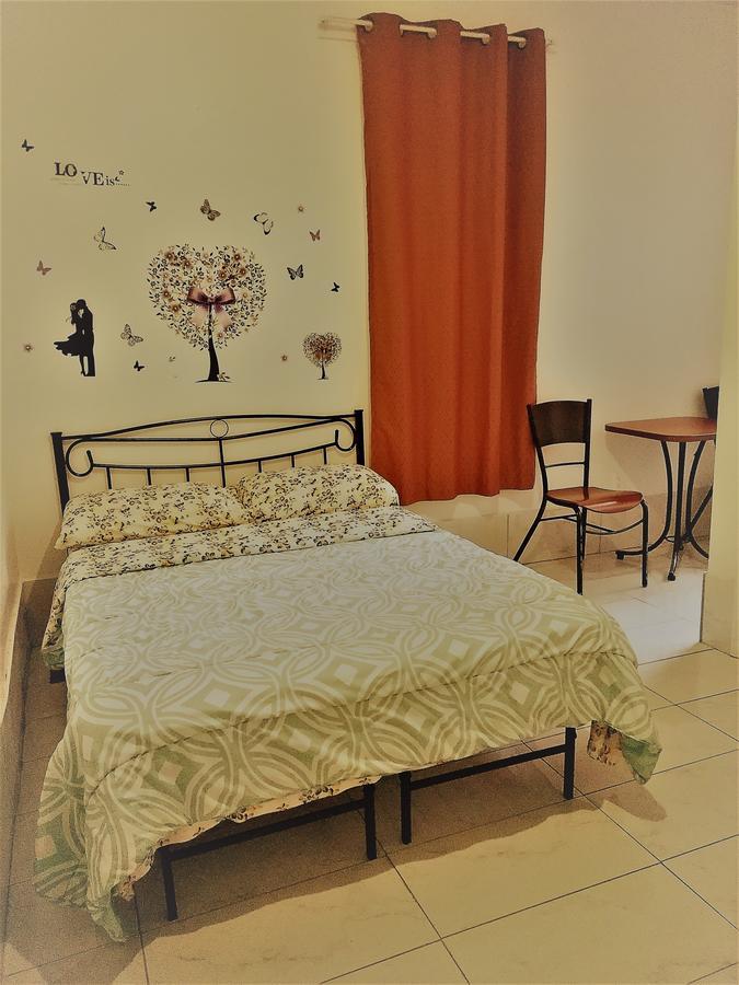 Chinatown Travellers Home Торонто Екстер'єр фото