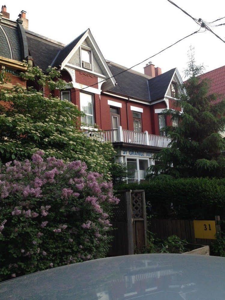Chinatown Travellers Home Торонто Екстер'єр фото