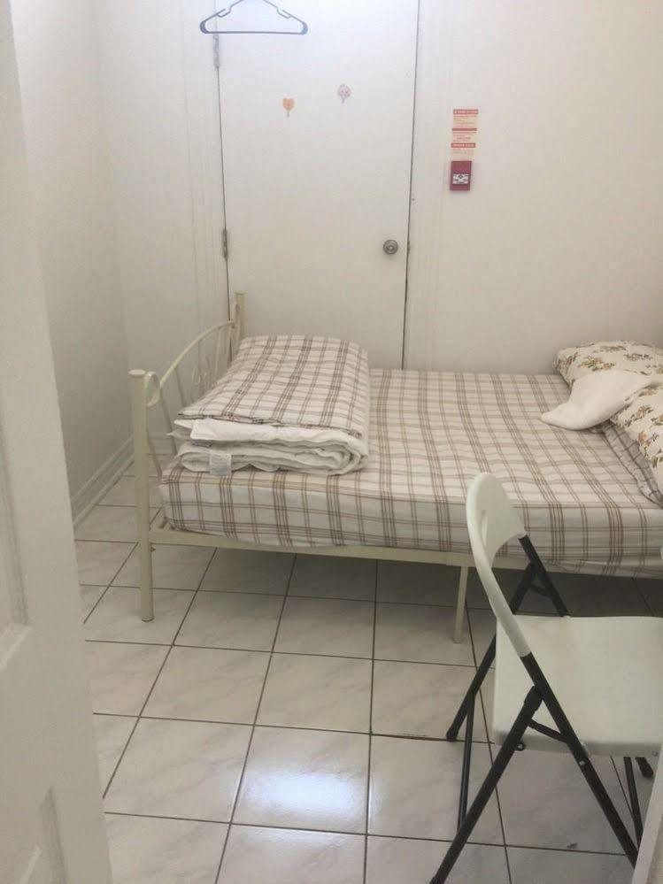 Chinatown Travellers Home Торонто Екстер'єр фото
