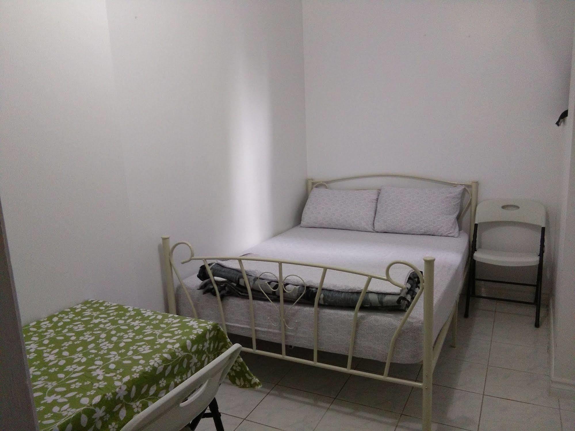 Chinatown Travellers Home Торонто Екстер'єр фото