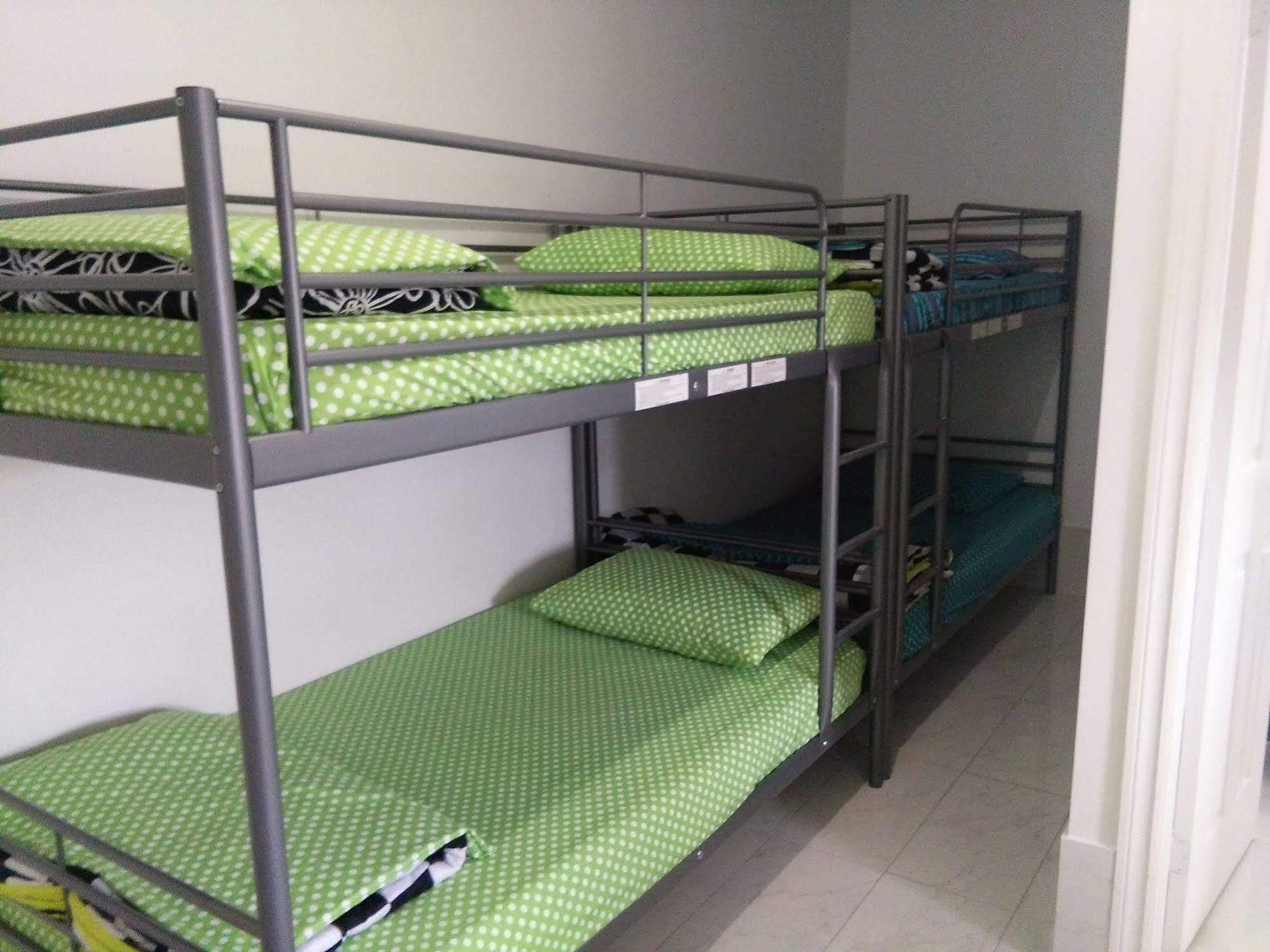 Chinatown Travellers Home Торонто Екстер'єр фото