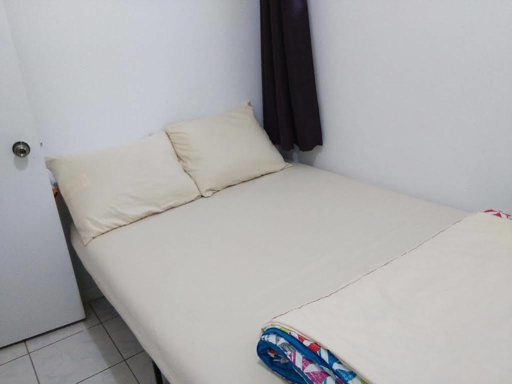 Chinatown Travellers Home Торонто Екстер'єр фото