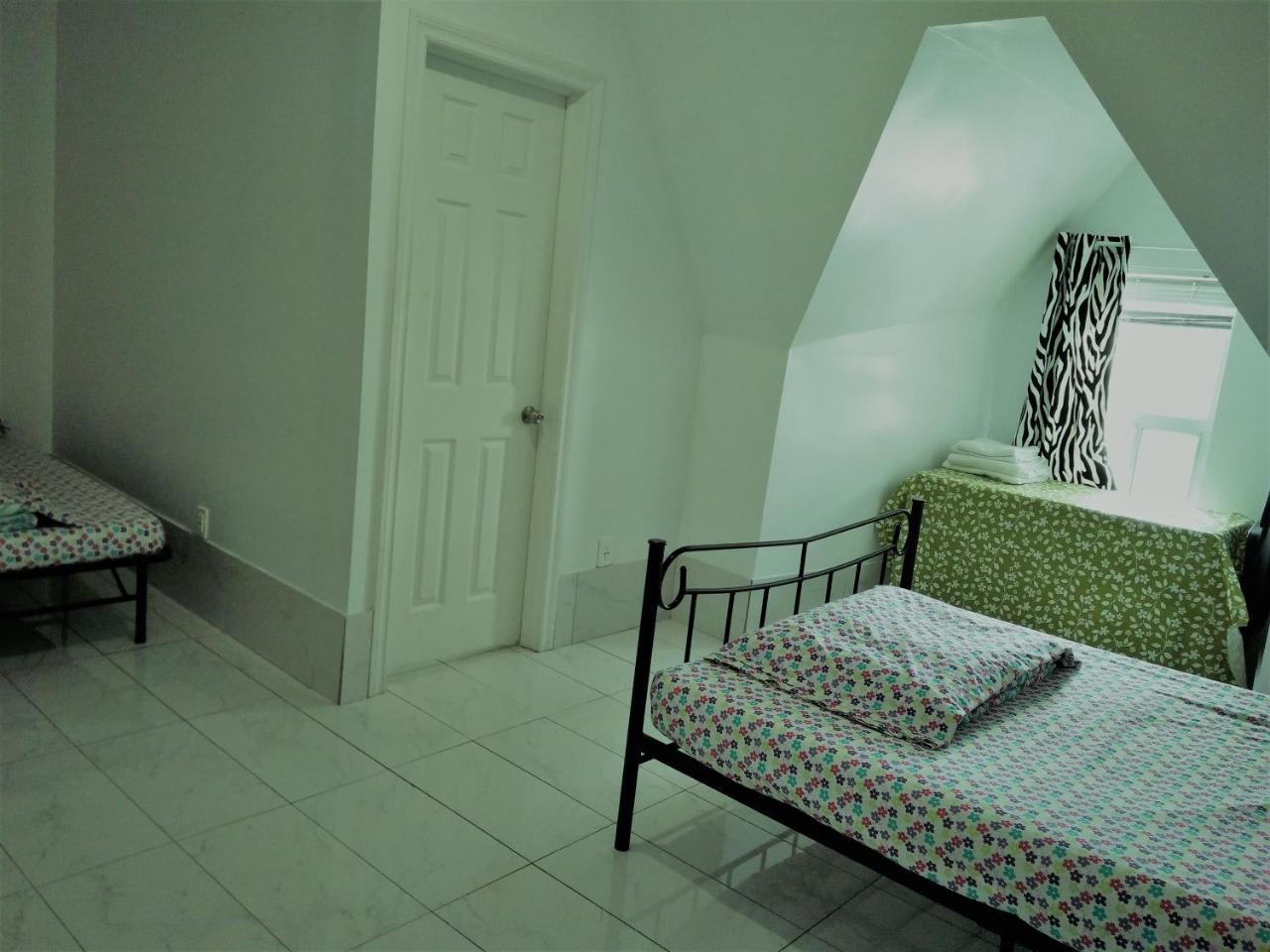 Chinatown Travellers Home Торонто Екстер'єр фото