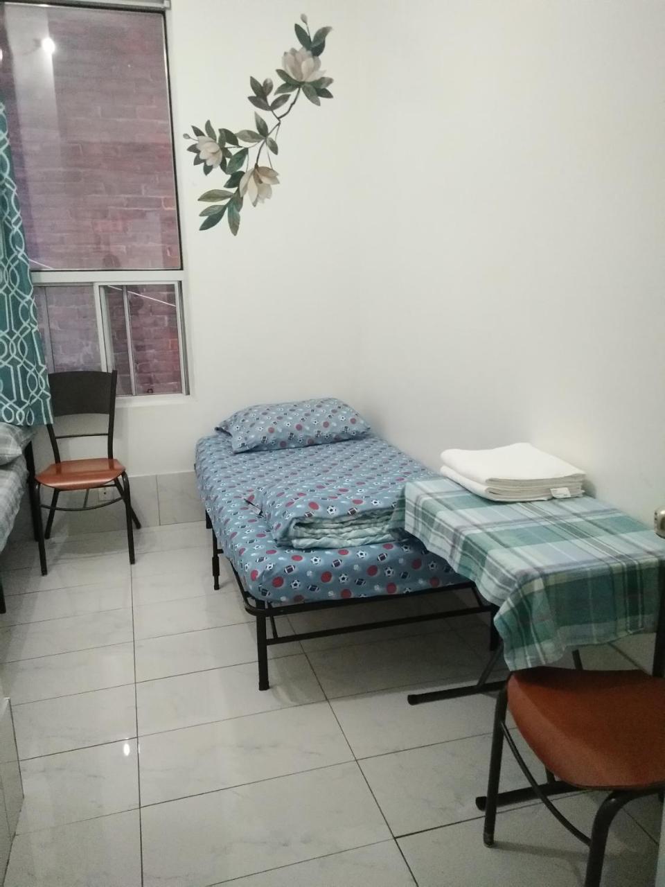 Chinatown Travellers Home Торонто Екстер'єр фото