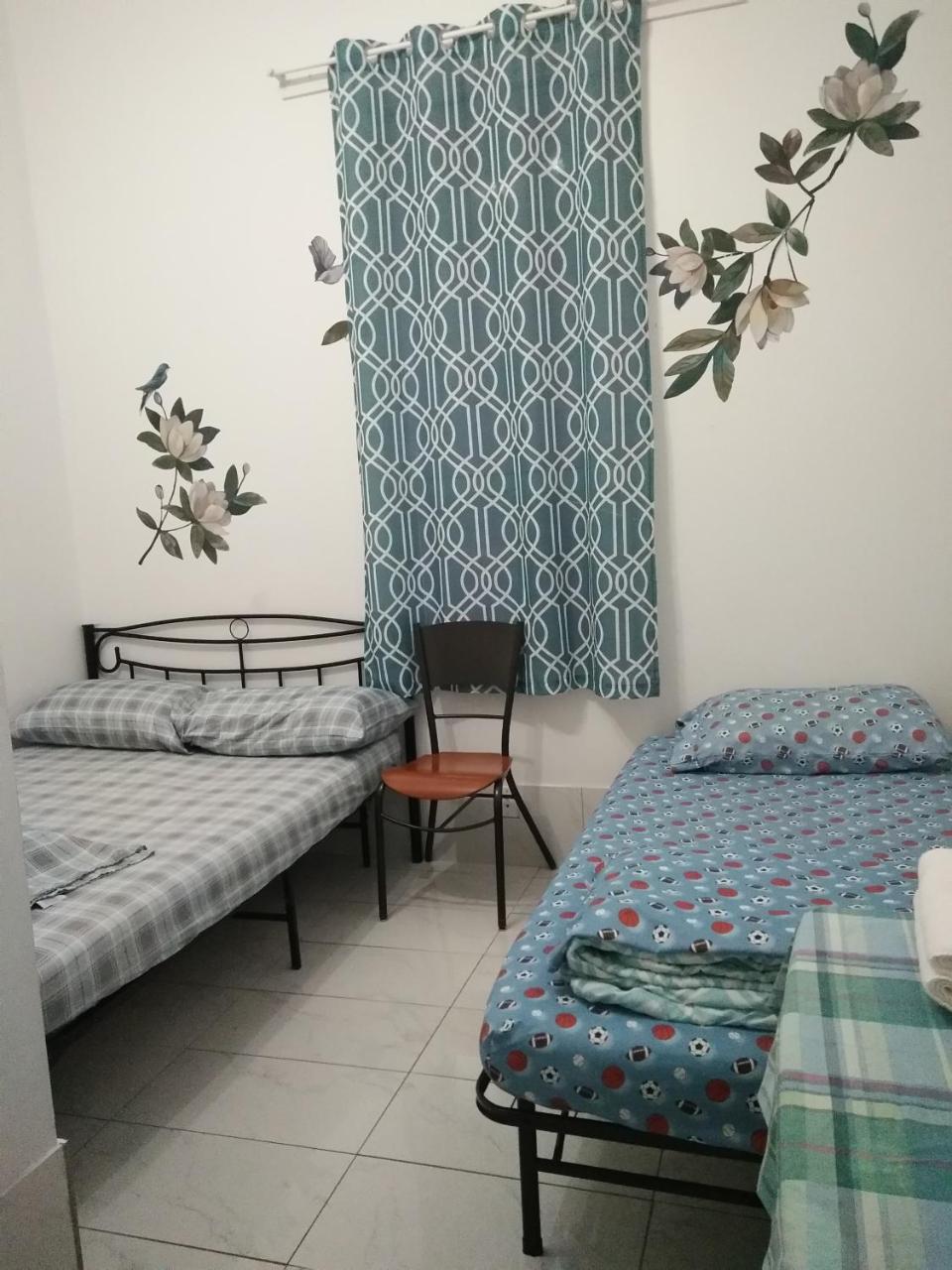 Chinatown Travellers Home Торонто Екстер'єр фото