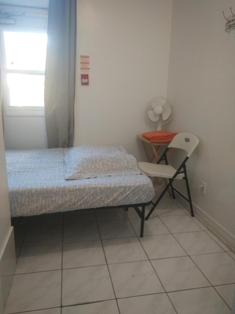 Chinatown Travellers Home Торонто Екстер'єр фото