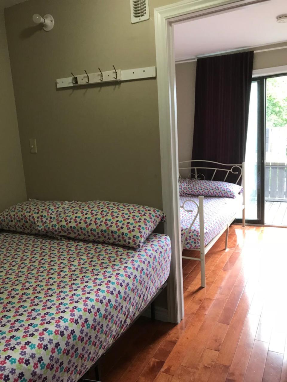 Chinatown Travellers Home Торонто Екстер'єр фото