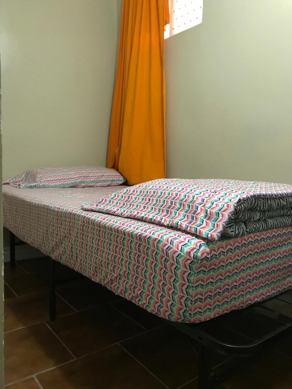 Chinatown Travellers Home Торонто Екстер'єр фото