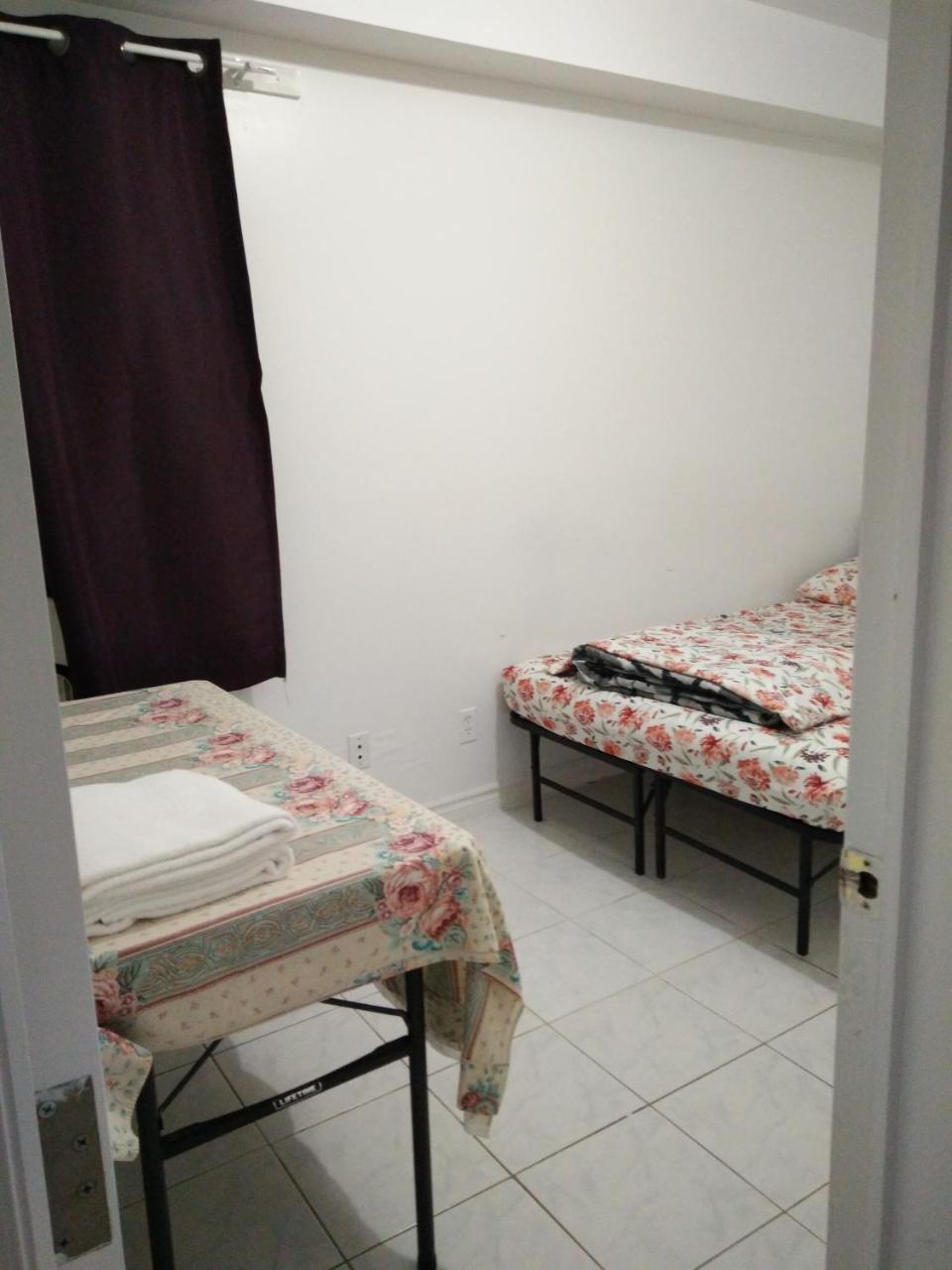 Chinatown Travellers Home Торонто Екстер'єр фото