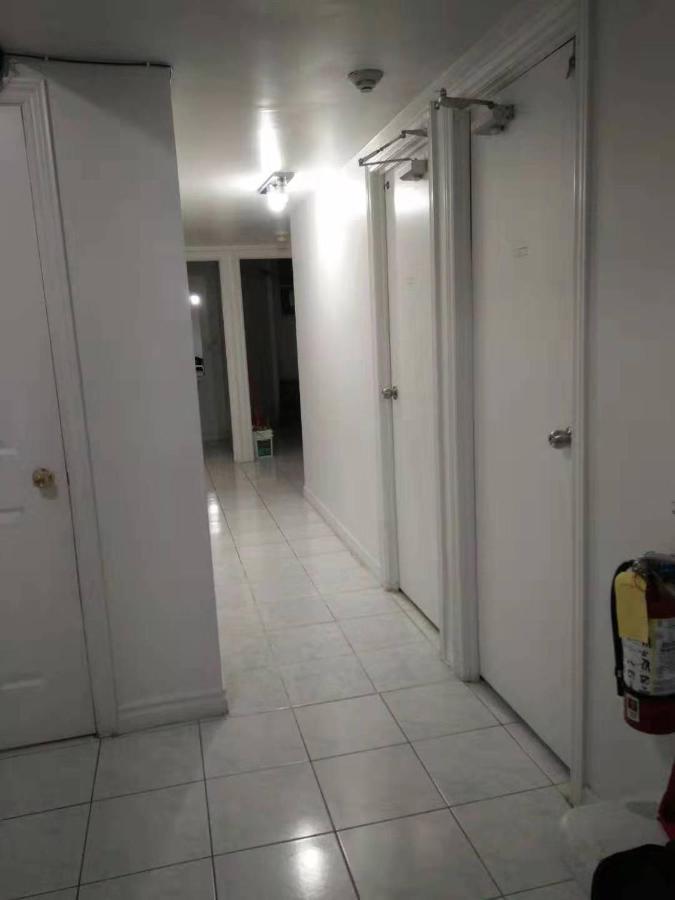 Chinatown Travellers Home Торонто Екстер'єр фото