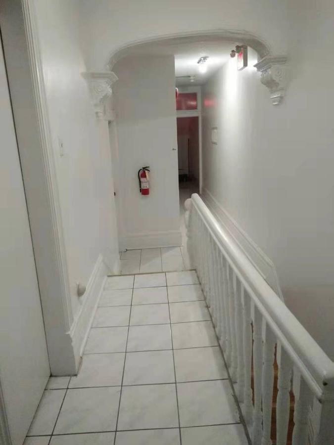 Chinatown Travellers Home Торонто Екстер'єр фото